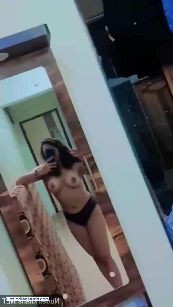 Garam Indian Big Ass Nude Pic Leak: New Delhi Gf Kavya’S Big Juicy Boobs Show To New B
