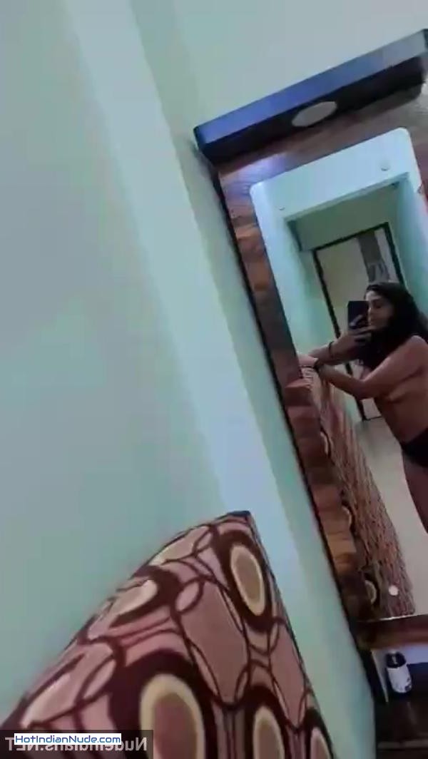 Garam Indian Big Ass Nude Pic Leak: New Delhi Gf Kavya’S Big Juicy Boobs Show To New B