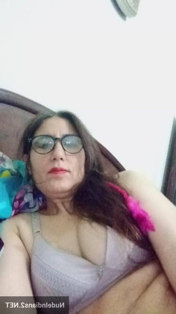 Naked selfie pics