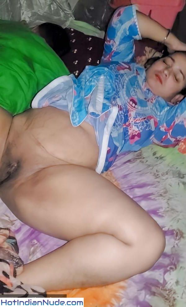 Indian hot aunty nude photos