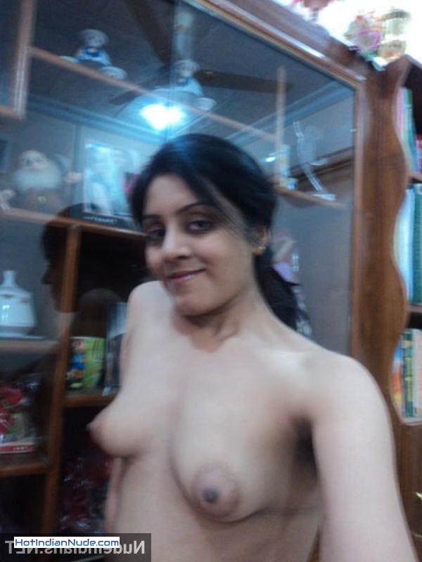 Garam Photo Boobs Sex Leak: Marathi Wife Nude Boobs Images – Selfies Shared Wi