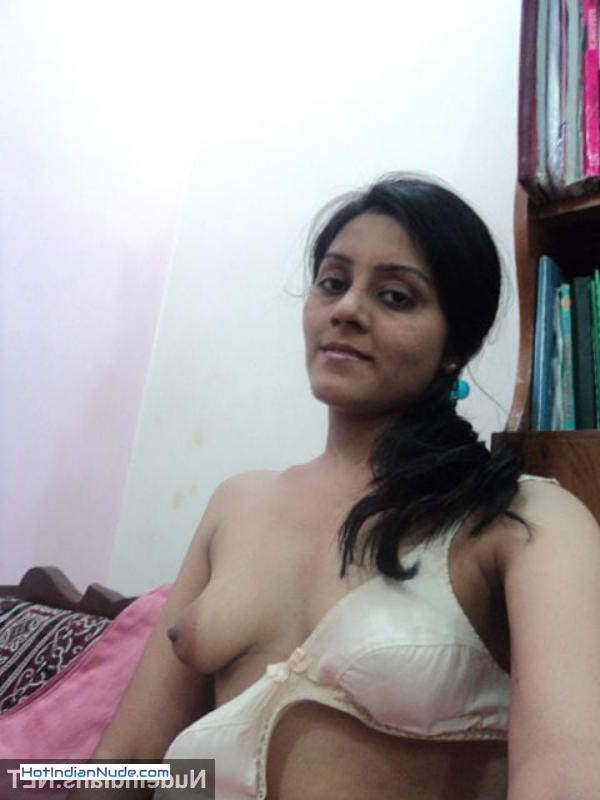 Garam Photo Boobs Sex Leak: Marathi Wife Nude Boobs Images – Selfies Shared Wi