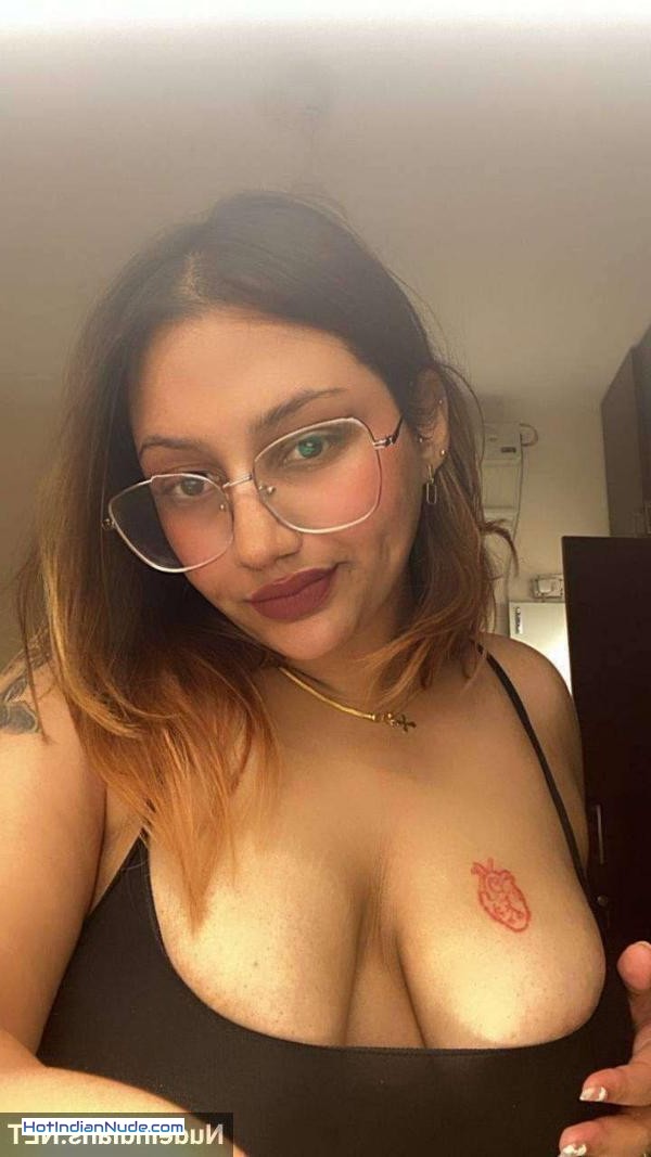Sexy Garam Girl Nude Pic Leaks Snapchat Model Shows Big