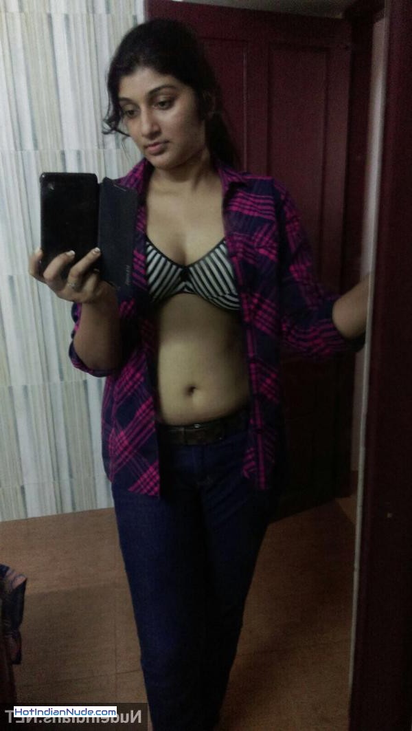 Hot Ladki Nangi Selfies