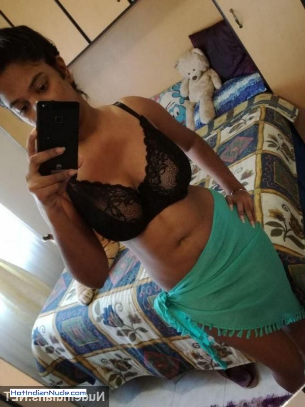 Garam Bhabhi Ki Nangi Masti