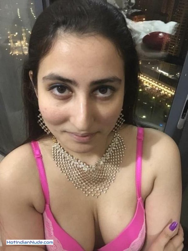 Garam Indian Bhabhi Nangi Mastikhor