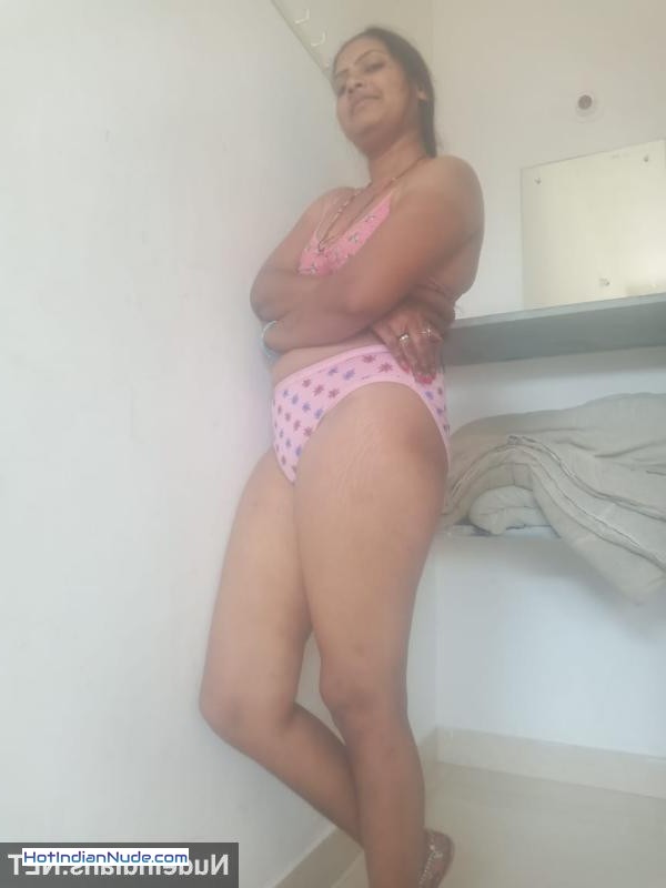 Garam Desi Bhabhi Ki Nangi Mast Picture