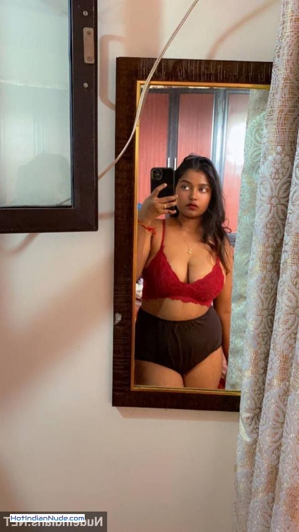 Kerala GF Preethi Ki Garam Big Booty Selfies
