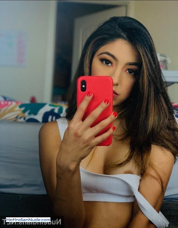Garam Delhi Girl Aarushi Ka Sexy Selfie