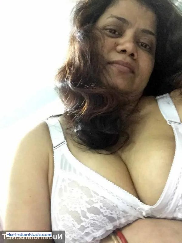 Sexy big naked boobs pics ka garm nazaara