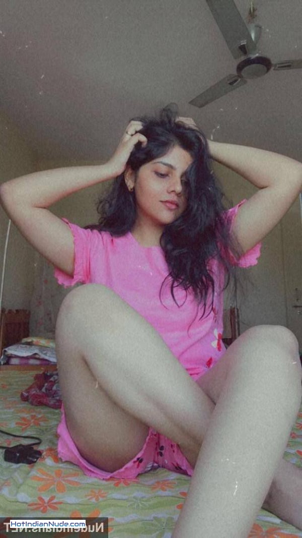 Garam college girl nude selfies ka garm nazaara