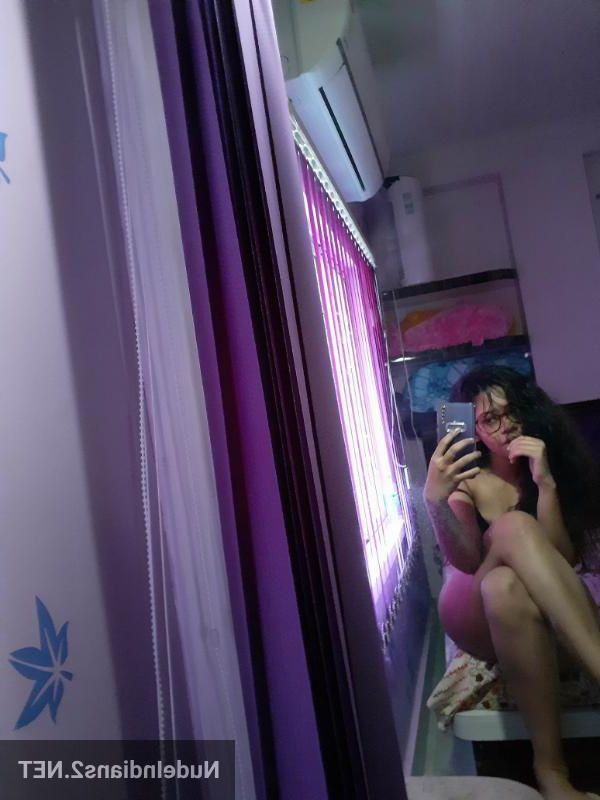Naked coochie