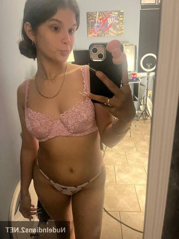 Thick thighs nude pics