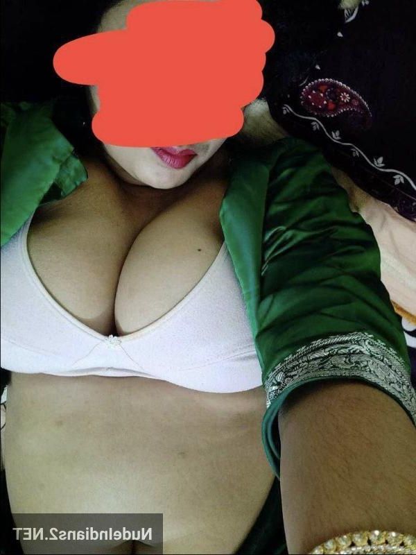 Indian aunty blow jobs