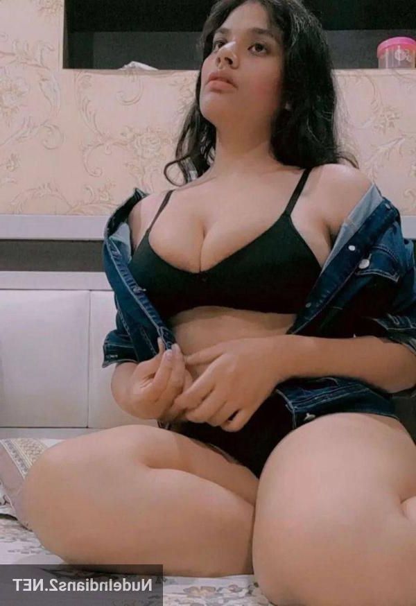 Hot chicks naked having sex